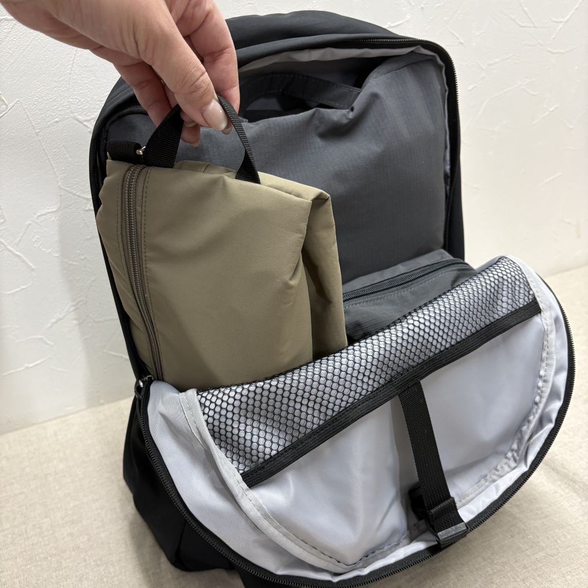 バイヤーの休日に密着、お供したのはフラットなのにたっぷり大容量！ママカルショルダー