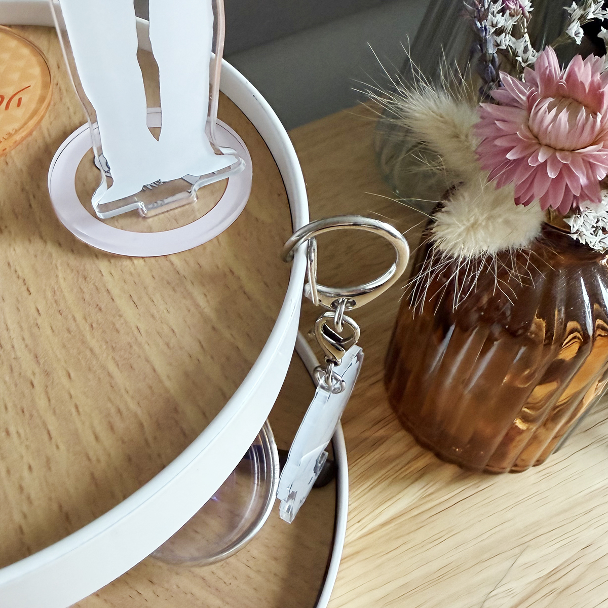 お店のディスプレイ術をサラッと再現！飾れる2段ツリーで、スタッフの「大好きなもの」に特等席を。