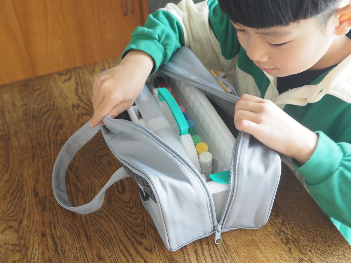 届いたその日からすぐ使える！シンプルで高学年まで使える「絵の具セット」