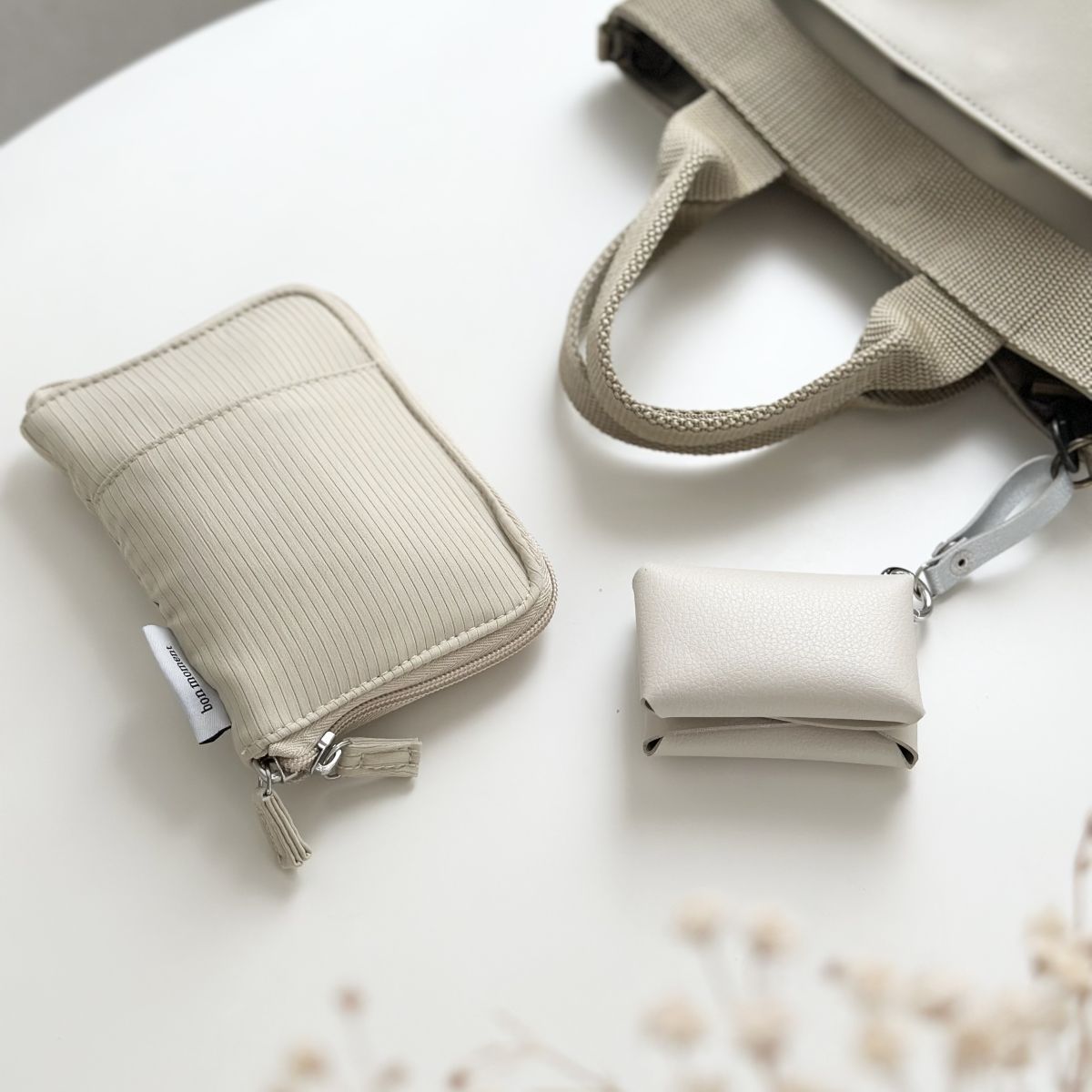 花粉症さんの救世主かも！目薬がすぐ見つかる＆薬の補充もラクな「手帳型ポーチ」にIGさんも高評価