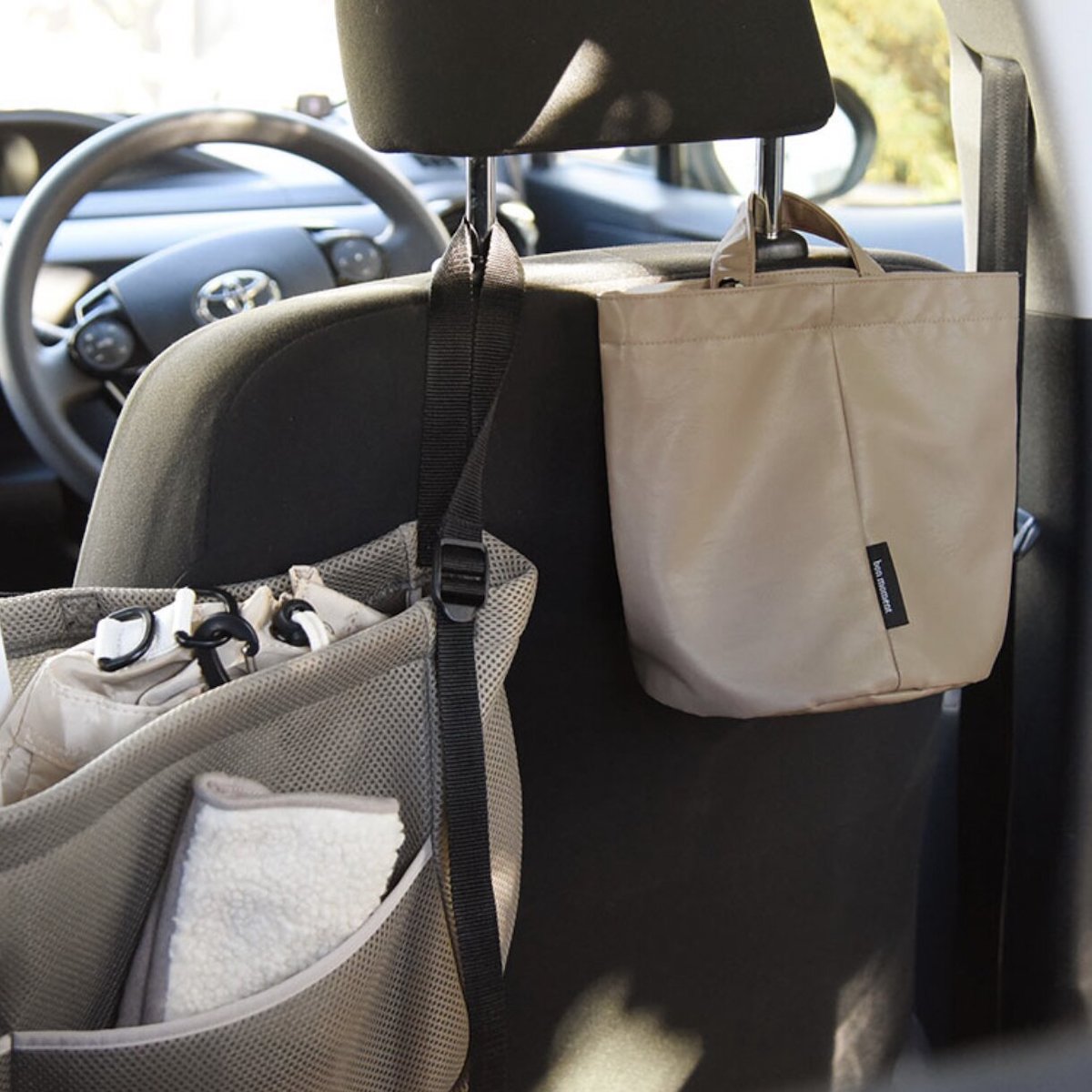 車内快適化の黄金コンビ「カーポケット＆吊り下げゴミ箱」スタッフたちはこう使う！
