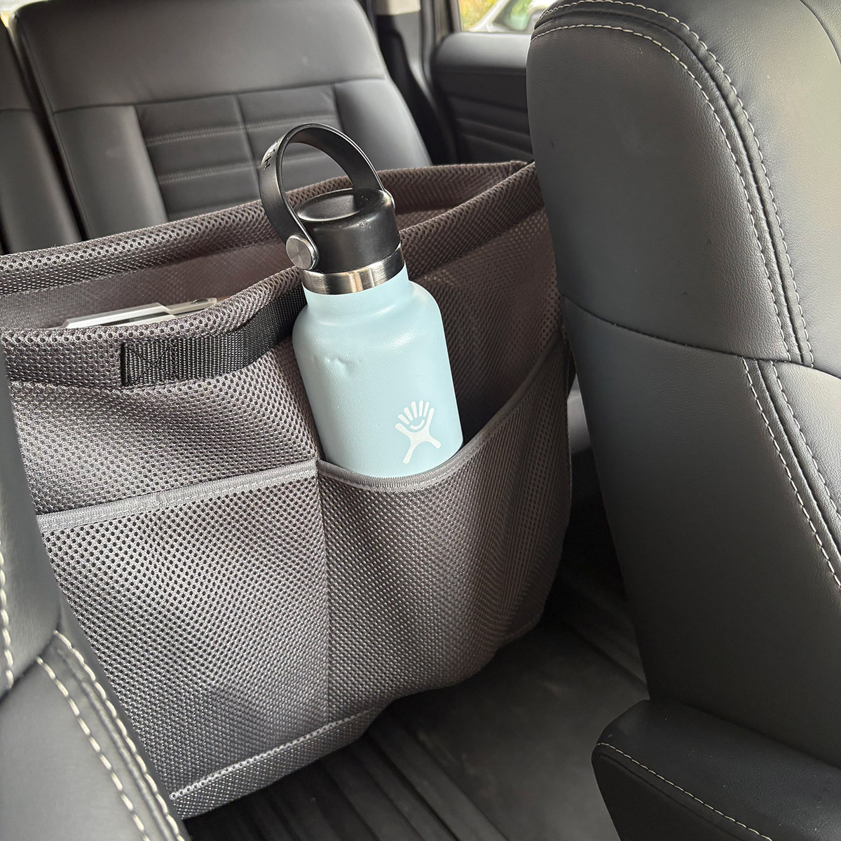 車内快適化の黄金コンビ「カーポケット＆吊り下げゴミ箱」スタッフたちはこう使う！