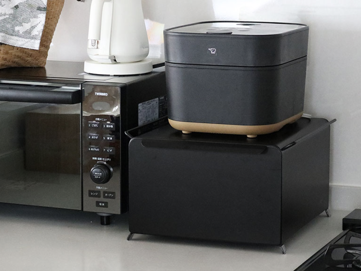 新色グレージュ登場の「理想のブレッドケース」。インスタグラマーさんもキッチン収納をカスタム中！