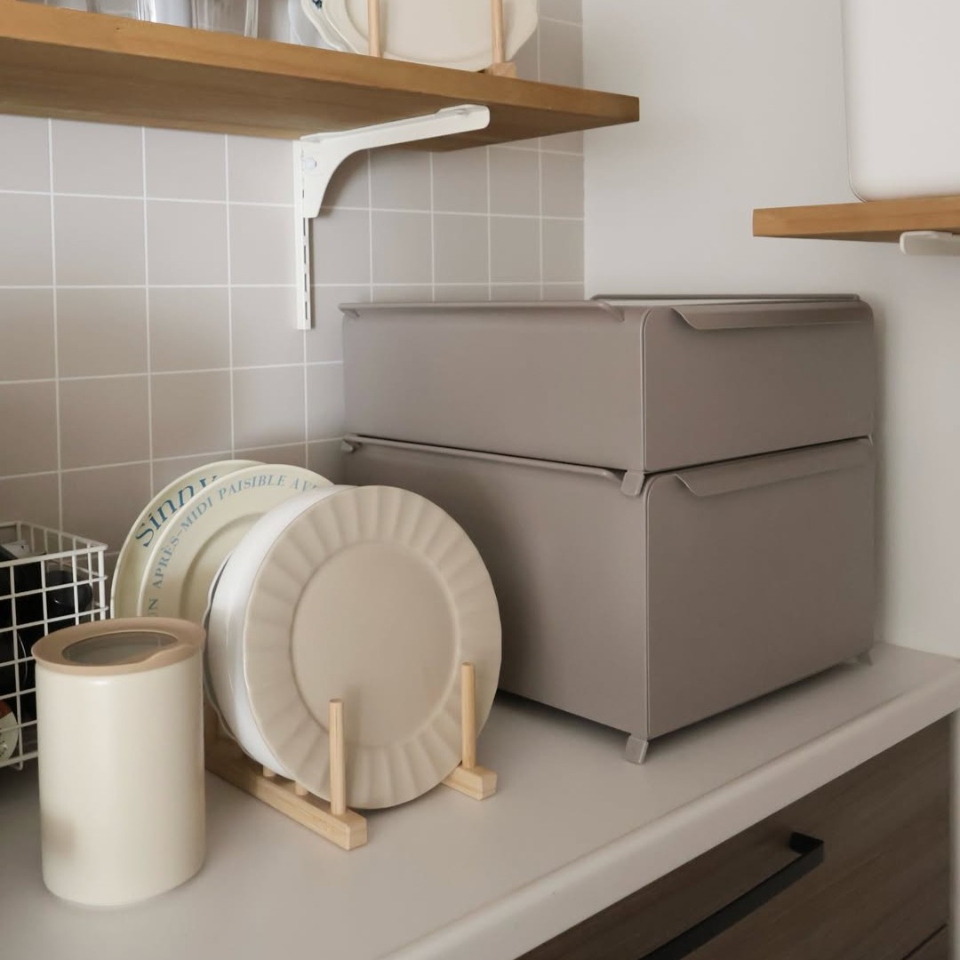 新色グレージュ登場の「理想のブレッドケース」。インスタグラマーさんもキッチン収納をカスタム中！