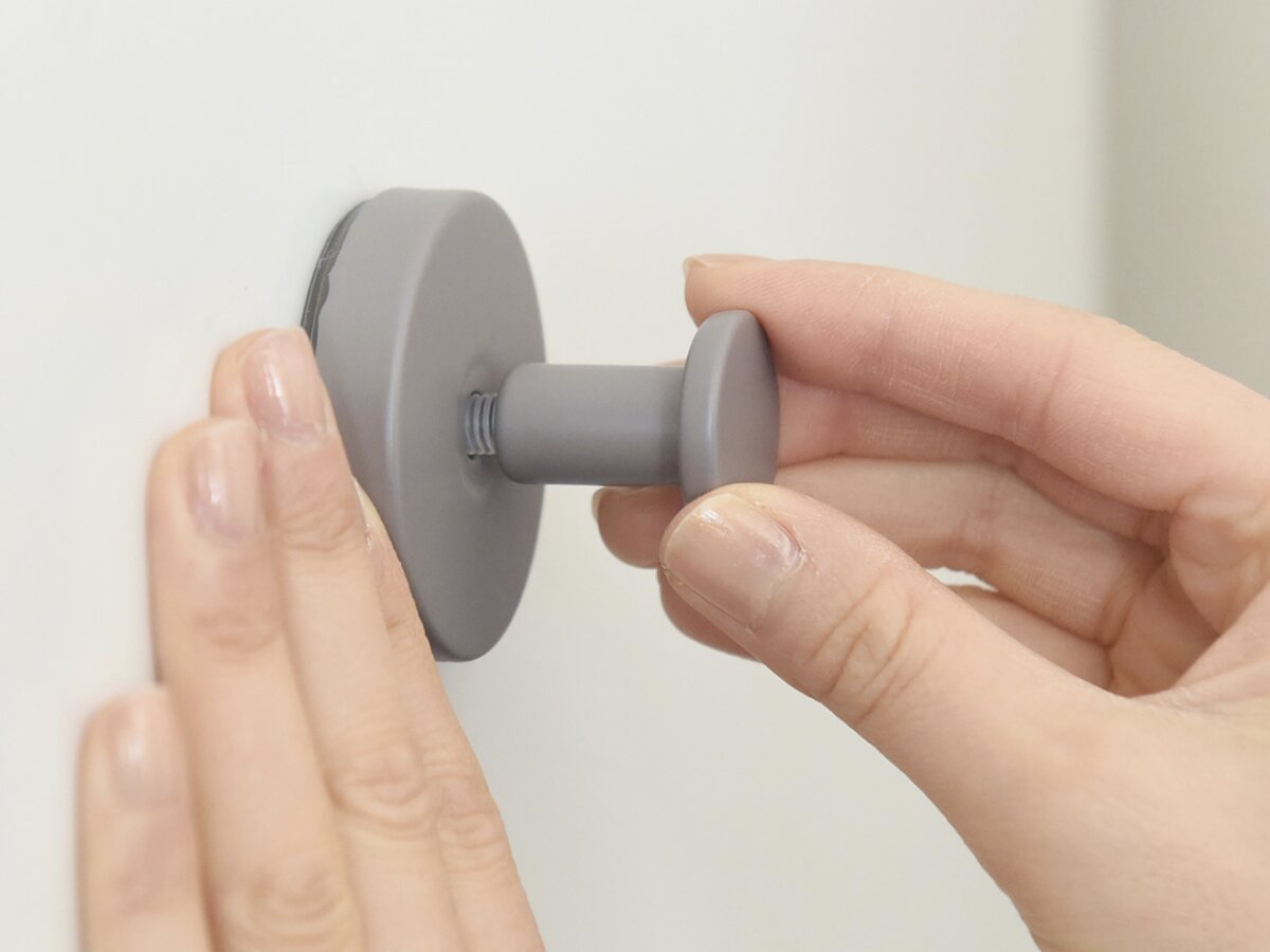 見た目はクール、機能はガッチリ！強力吸盤の「真空フック」をスタッフ宅で使ってみた【第二弾】