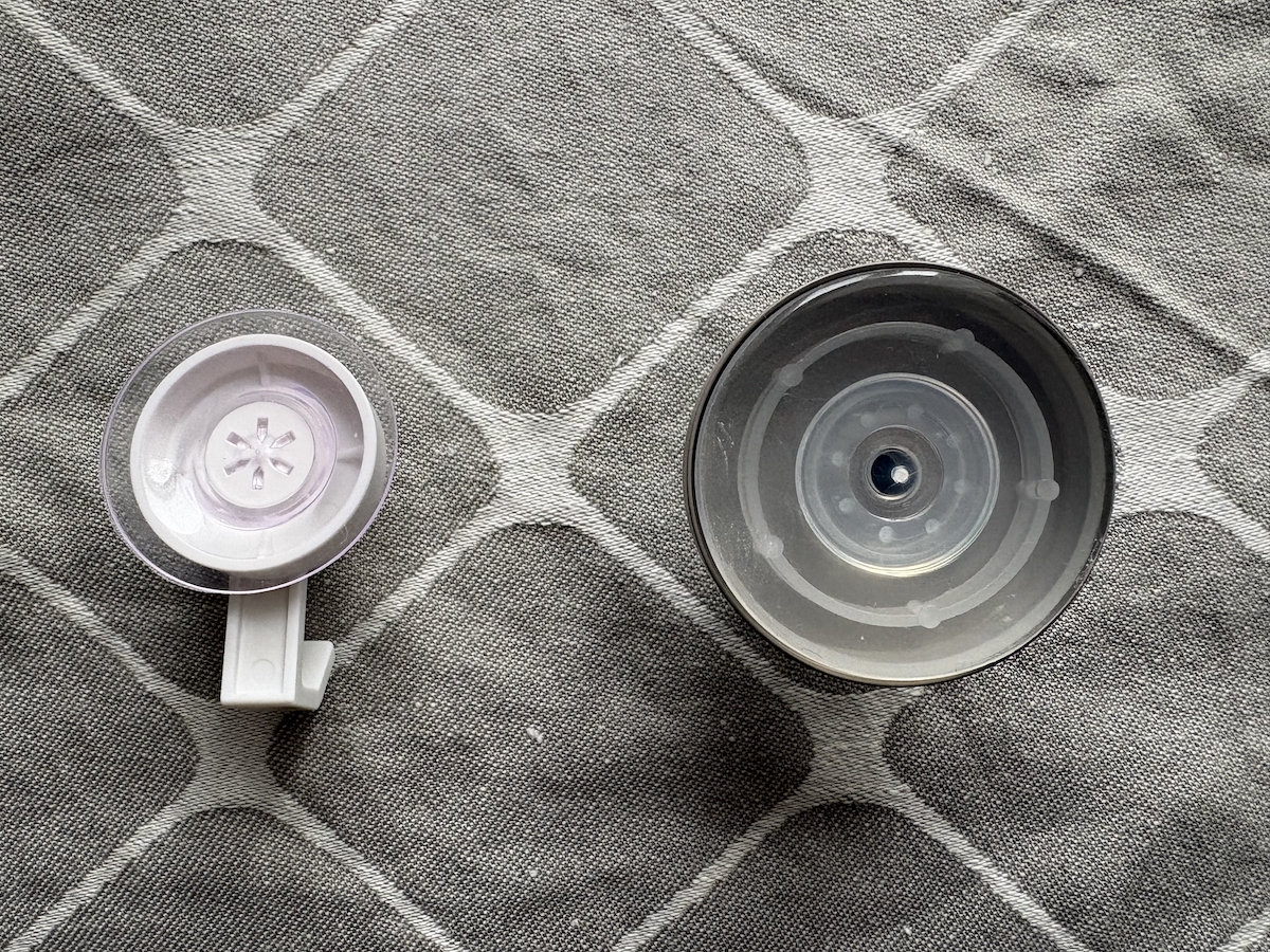 見た目はクール、機能はガッチリ！強力吸盤の「真空フック」をスタッフ宅で使ってみた【第二弾】