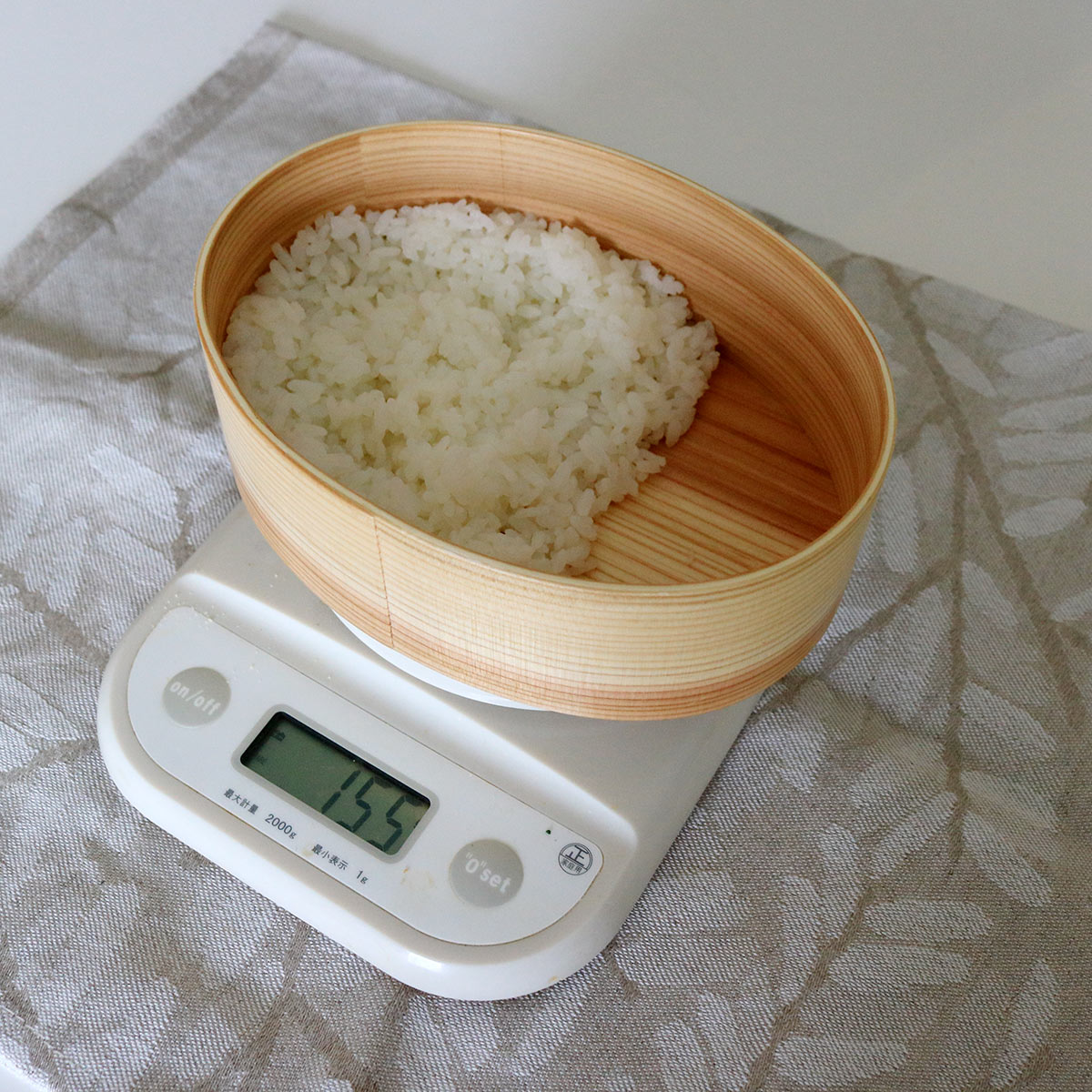 600mlの小判型、ゆったり詰められて食洗機も可能な「曲げわっぱ弁当」で、暑い季節も安心＆美味しく