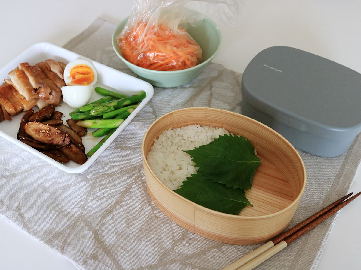 600mlの小判型、ゆったり詰められて食洗機も可能な「曲げわっぱ弁当」で、暑い季節も安心＆美味しく