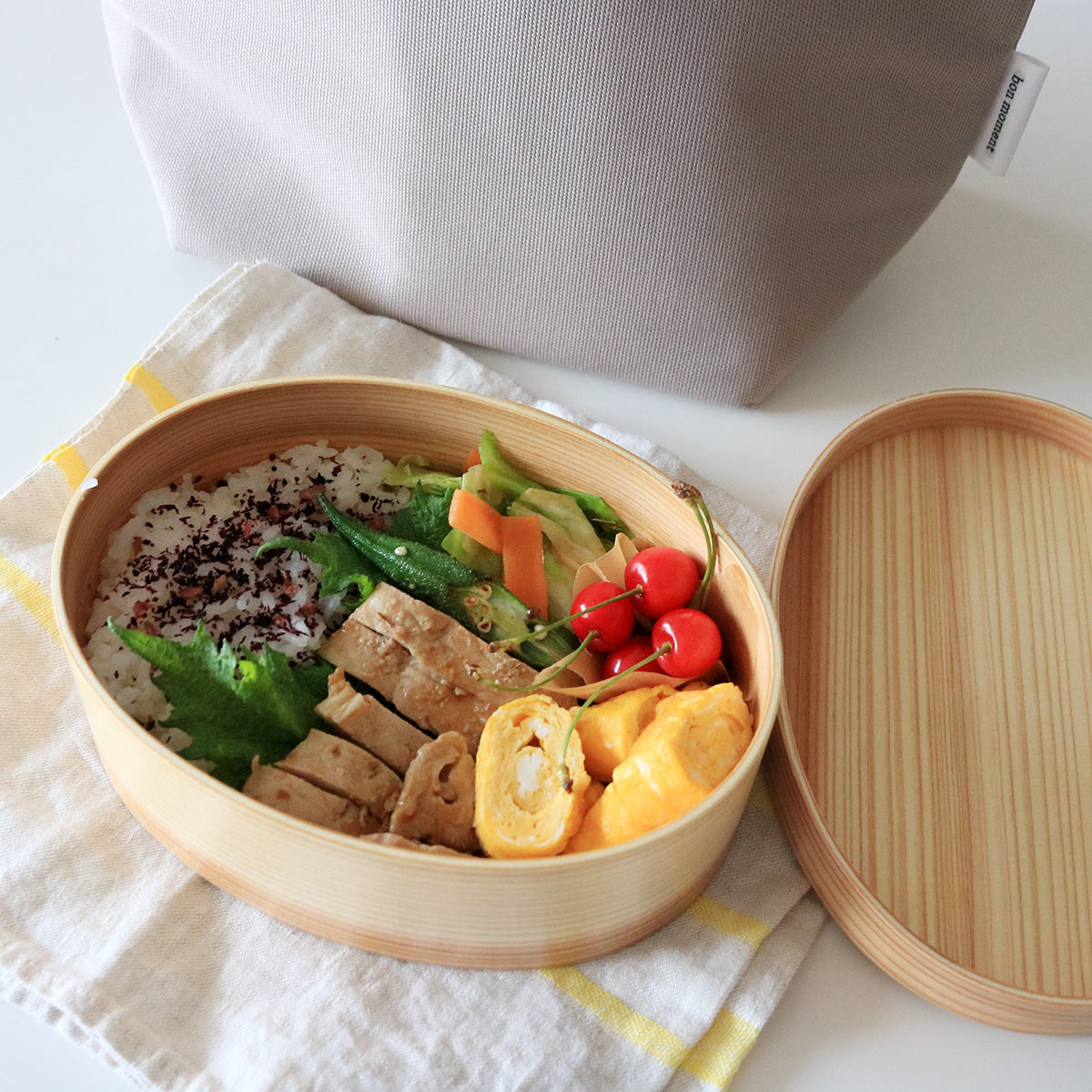 600mlの小判型、ゆったり詰められて食洗機も可能な「曲げわっぱ弁当」で、暑い季節も安心＆美味しく