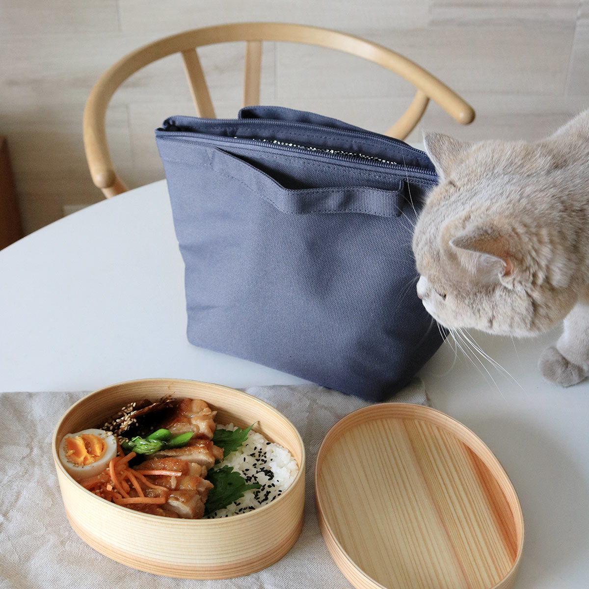 600mlの小判型、ゆったり詰められて食洗機も可能な「曲げわっぱ弁当」で、暑い季節も安心＆美味しく