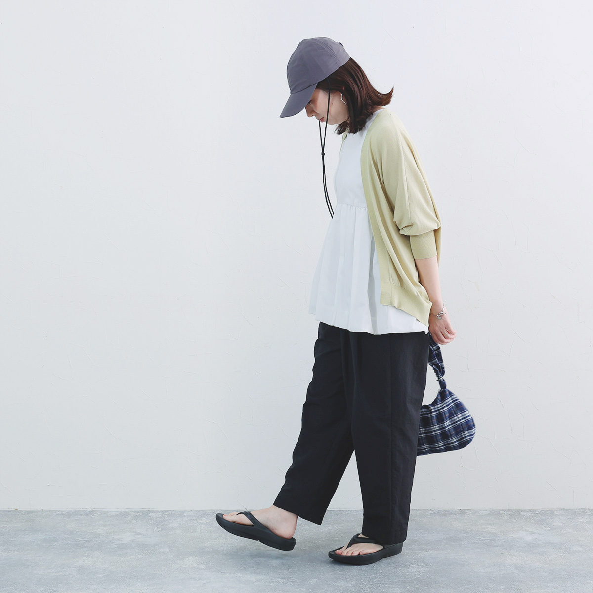 こっそりムレ対策できる、隠れメッシュパンツ。夏の新作をスタッフが着回し！