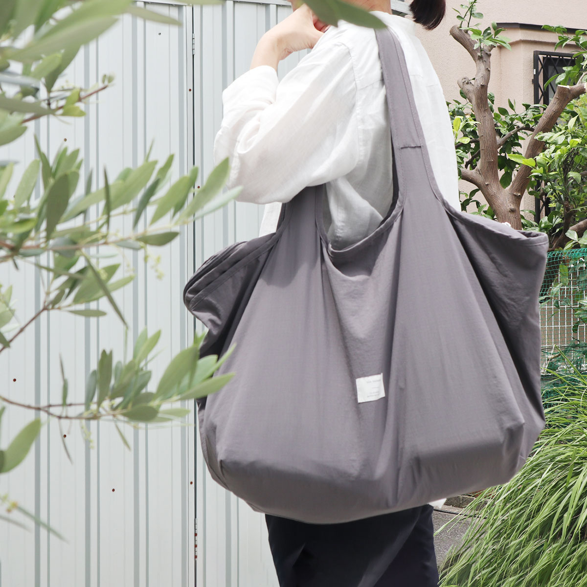 定番好きさんにもお勧めしたい！「ファスナー蓋の保冷買い物カゴバッグ」