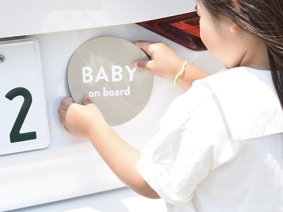 『子連れドライブ』にあると安心。インスタグラマーさんも愛用する、機能も見た目も◎なカーグッズ２選