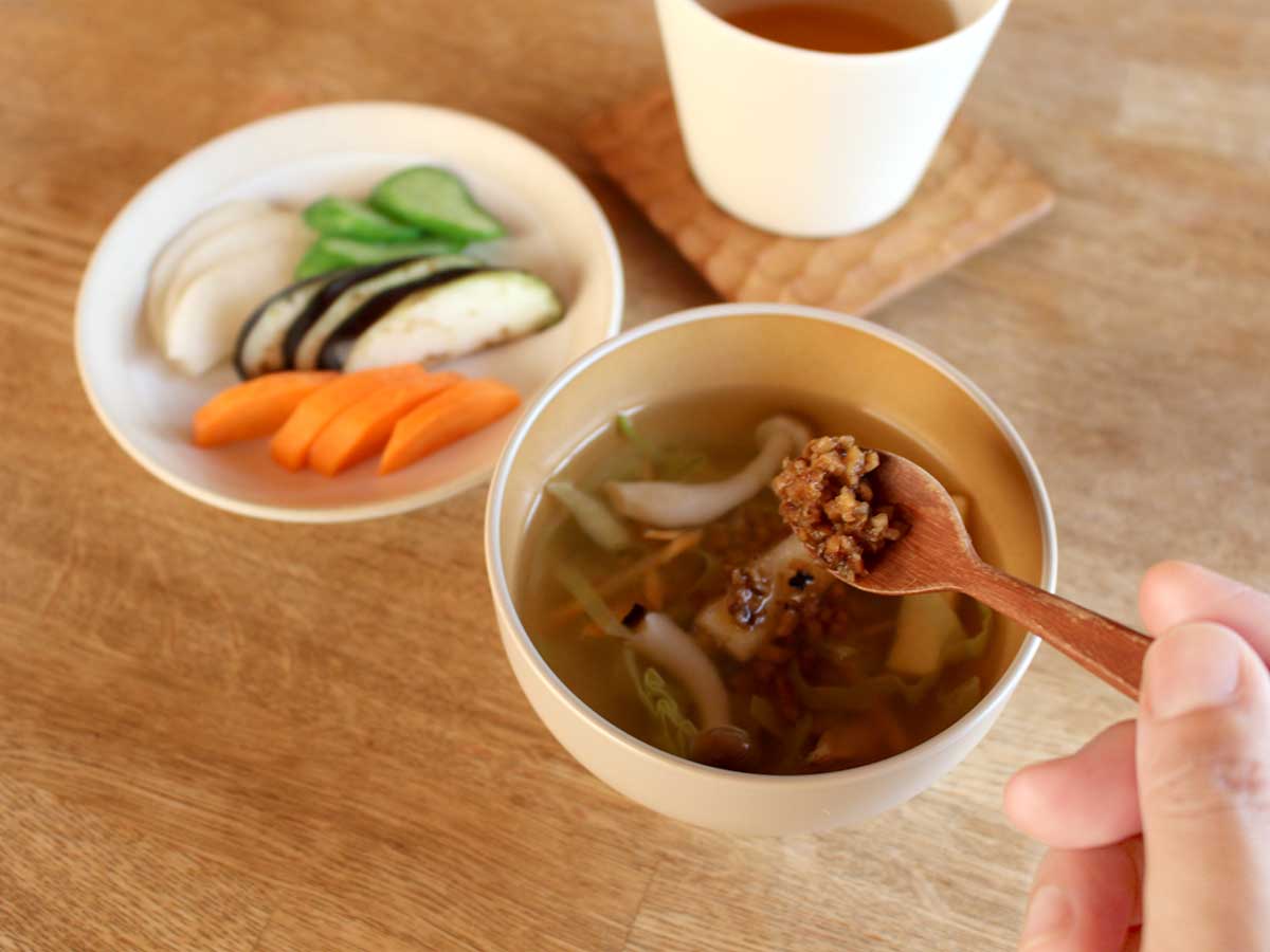 朝のコーヒーを置き替えるだけ。飲んでよし、食べてもよし、おなかスッキリ菊芋茶