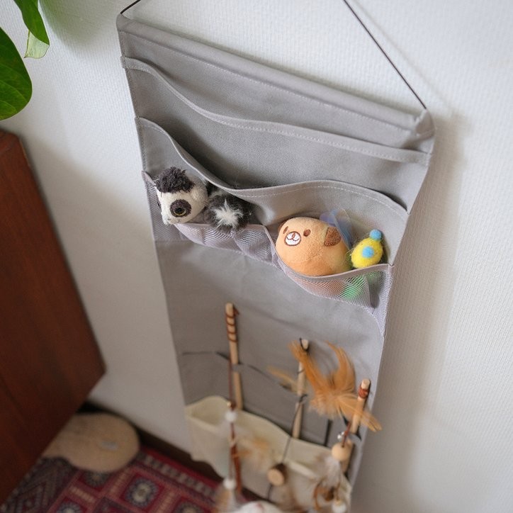 収納しづらい“猫じゃらし”のごちゃつきは専用収納で解決！愛猫家インスタグラマーさんの「おもちゃ」＆「ケアグッズ」収納術